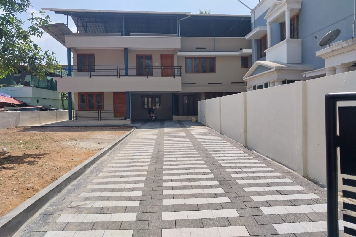 15 Cent Residential House/Villa For Sale
